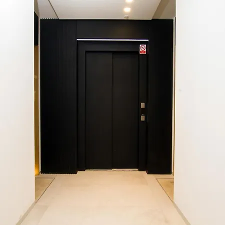 Front Park Sadowa With Parking By Renters *