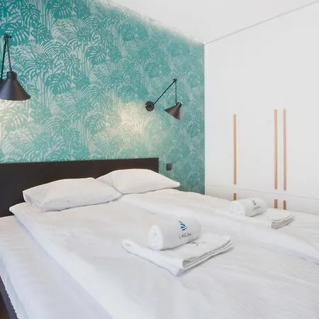 Front Park Sadowa With Parking By Renters Appartement *