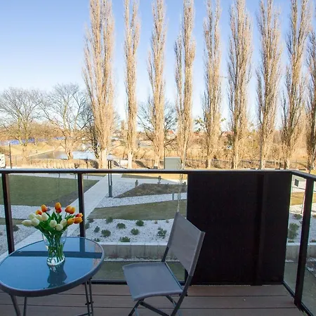 Front Park Sadowa With Parking By Renters Appartement