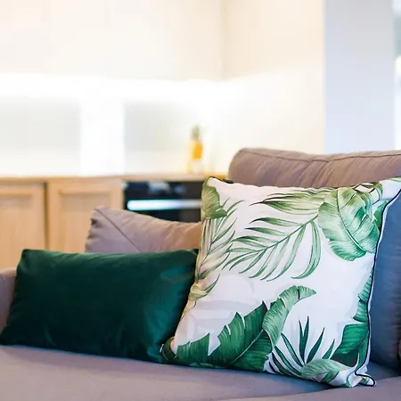 Front Park Sadowa With Parking By Renters Appartement