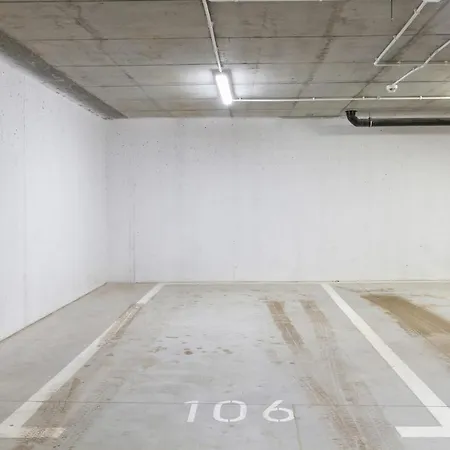 Apartment Front Park Sadowa With Parking By Renters *