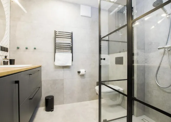 Front Park Sadowa With Parking By Renters *