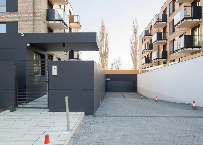 Front Park Sadowa With Parking By Renters Gdaňsk