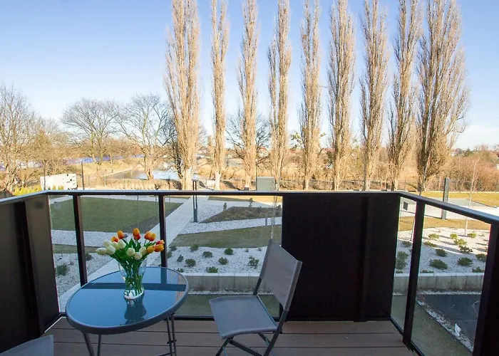 Front Park Sadowa With Parking By Renters Διαμέρισμα